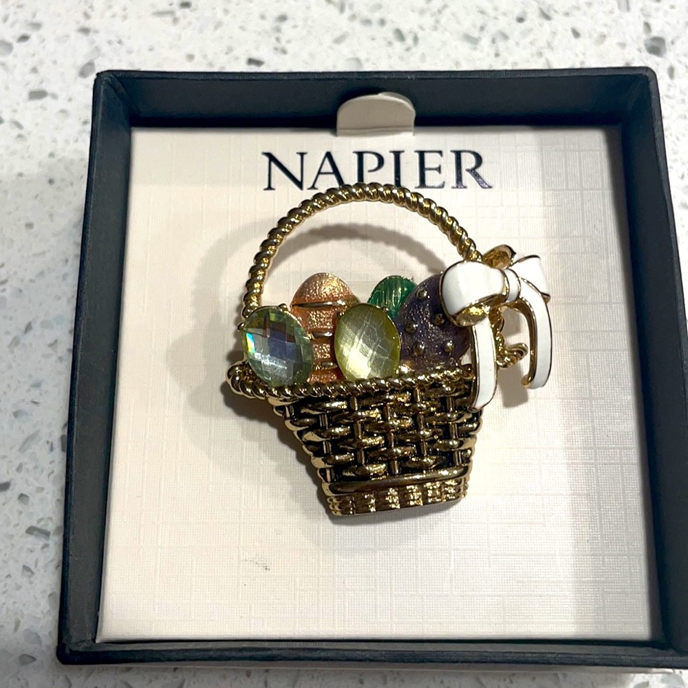 Napier flower basket brooch